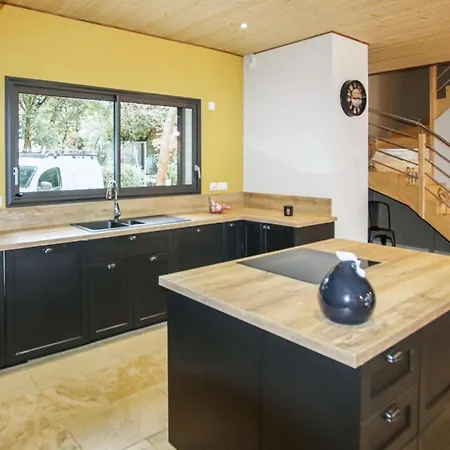 Casa vacanze Stunning In La Rousse Suze-la-Rousse