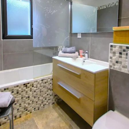 Holiday home Stunning In La Rousse Suze-la-Rousse